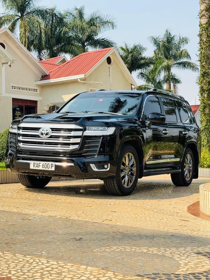 Toyota Land Cruiser V8  Safari Ready