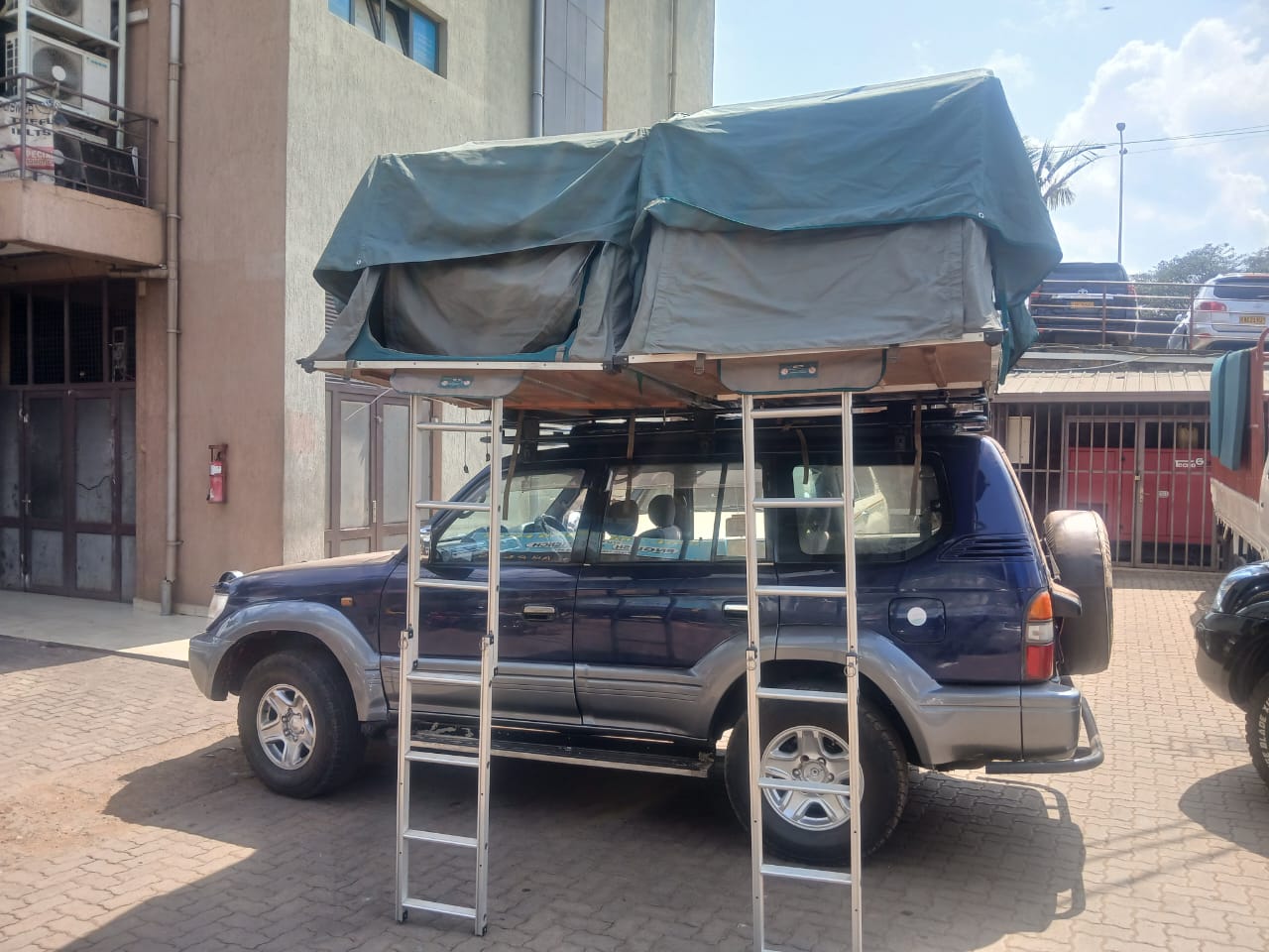 Long-term monthly car hire Rwanda for expats and NGOs