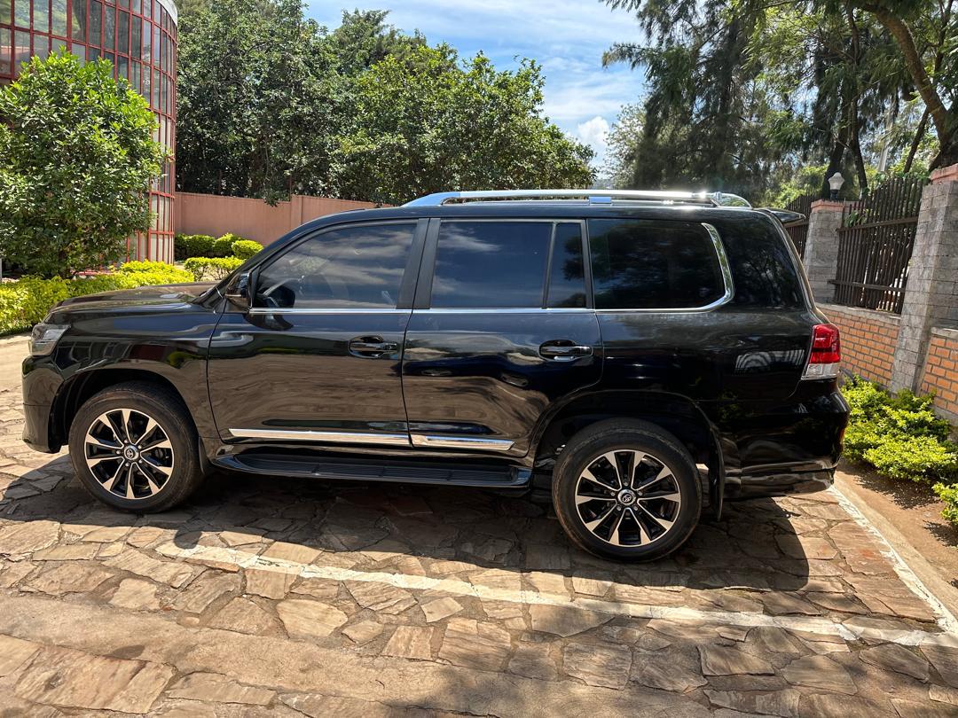 Toyota Land Cruiser rental for safari in Rwanda