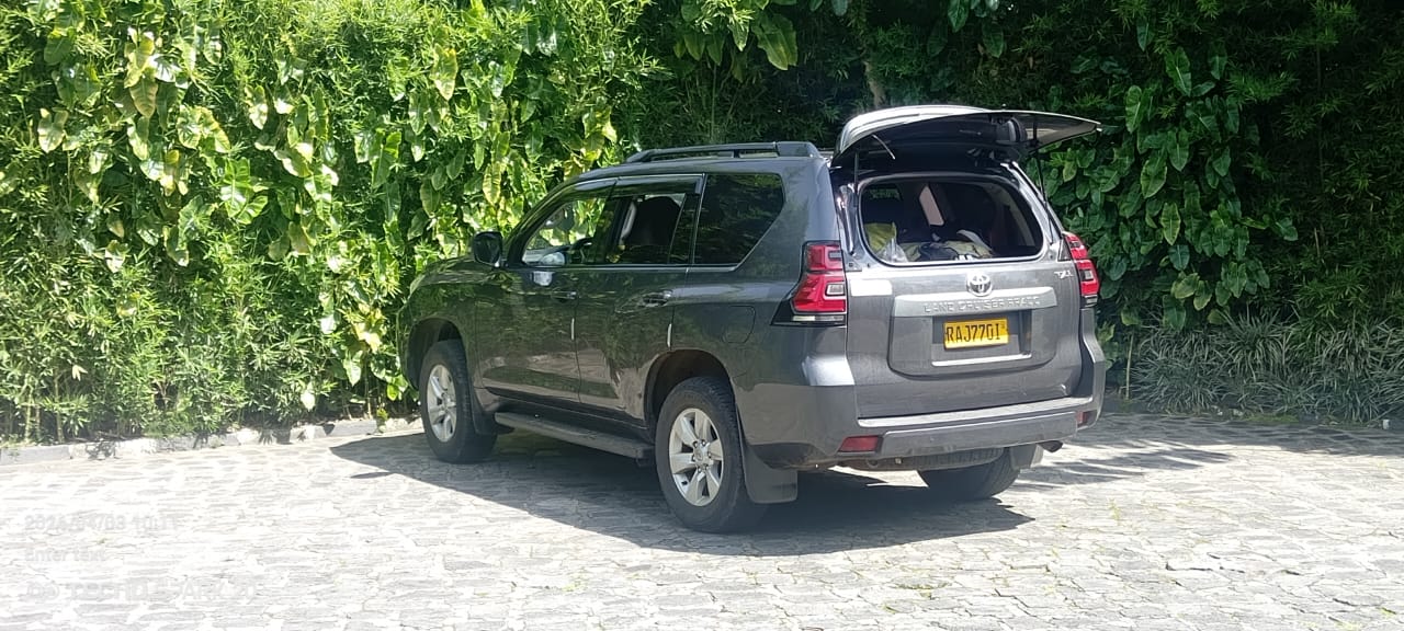 Land Cruiser rental Rwanda  view 2